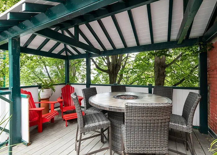 Le Coureur Des BoisHotel Quebec